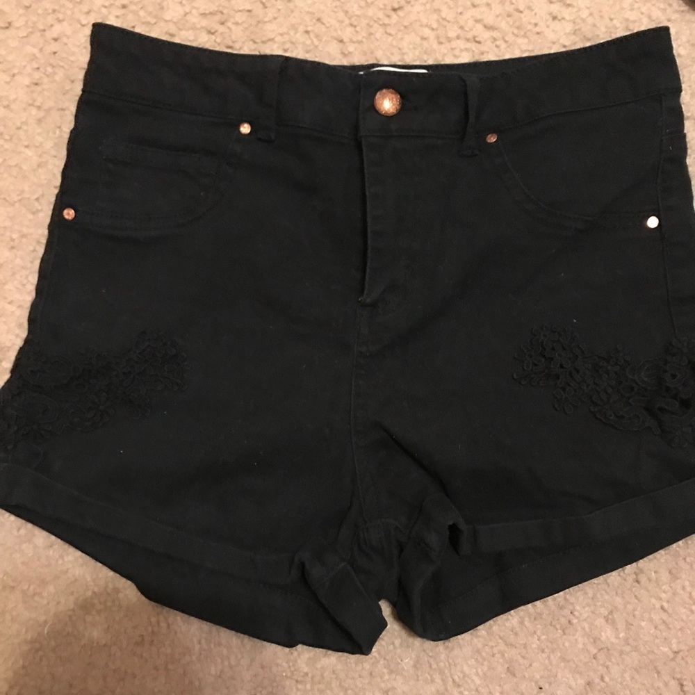 Vi Sono black shorts